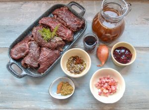 Zutaten Hirschsteak, Preiselbeeren, Bacon, Wildfond, Schalotte, Portwein