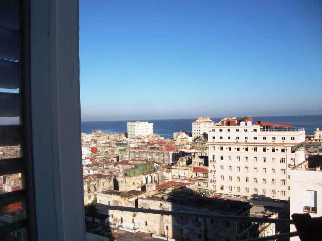 Unser Blick aus unserem Apto über Havanna bis zum Meer