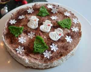 Frischkäse Torte mit Kirschen