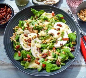 Feldsalat mit Speck und Kartoffeldressing