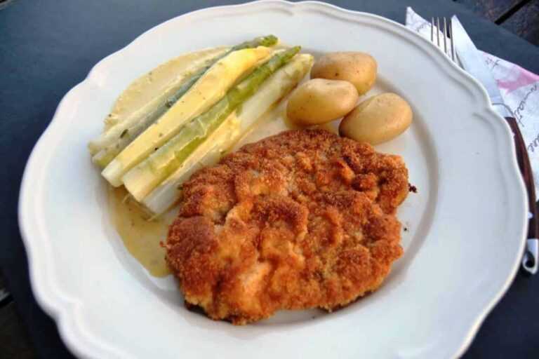 Spargelschnitzel mit Sauce bearnaise Spargelschnitzel mit Sauce bearnaise