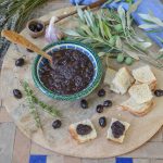 Einfaches Oliven Tapenade noire Rezept