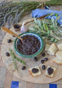 schwarzer Oliven Dipp