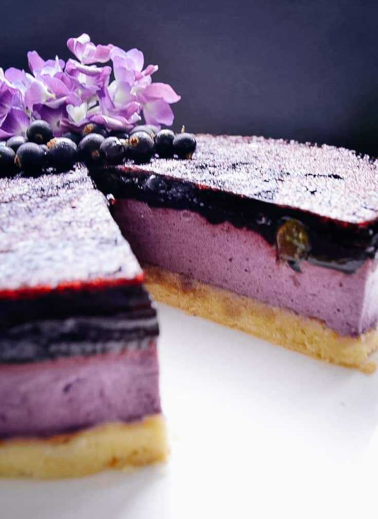 Cassis Torte mit Fruchtspiegel