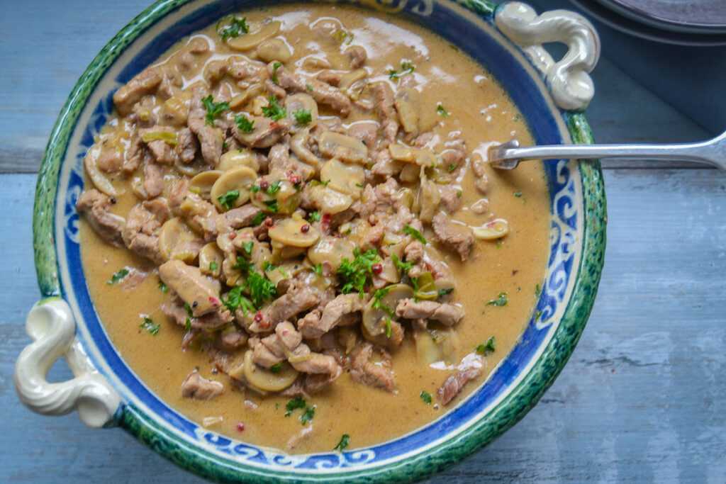 Geschnetzeltes Rezept Züricher Art mit Sahne und Weißwein