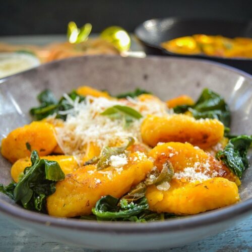 Butternut Kürbis Gnocchi Rezept mit Parmesan