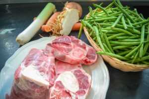 Zutaten Bohnensuppe, grüne Bohnen, Rindfleisch, Suppengemüse