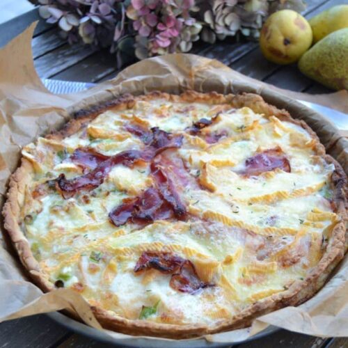Herzhafte Tarte Saint Albray mit Birne und Bacon