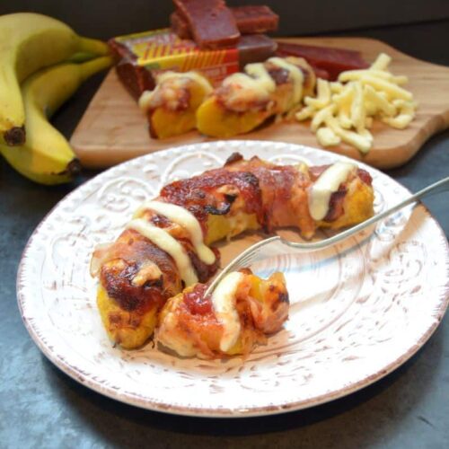 platano-con-queso-y-bocadillo gebackene Kochbanane mit Guavenpaste und Käse