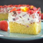 Fantakuchen mit Erdbeeren und Schmandcreme