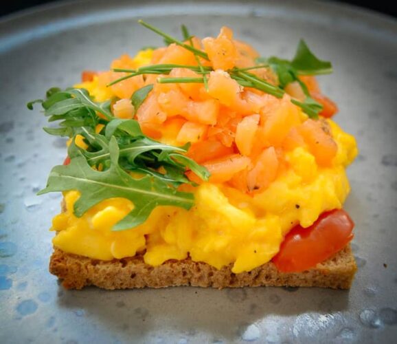 Rezept Rührei mit Räucherlachs - Kochen aus Liebe