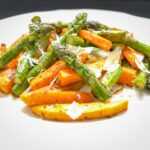 Spargelsalat mit Parmesan und Süßkartoffel