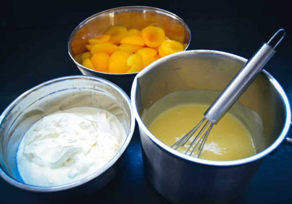 Vanillepudding, Schmand und Aprikosen