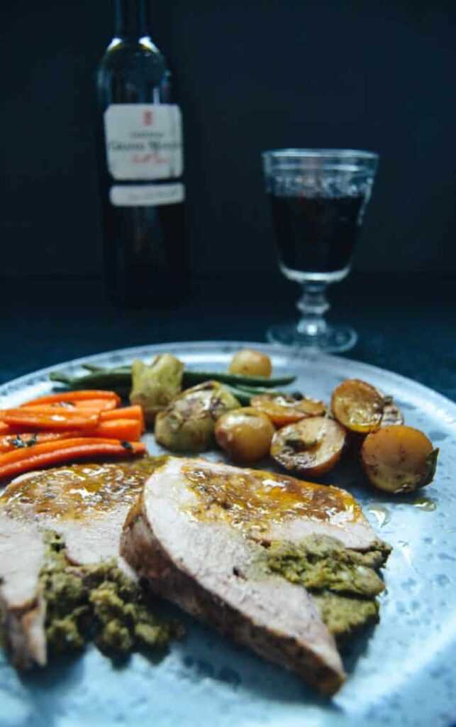 Rezept mit Kräutern gefüllte Lammkeule im Backofen geschmort - Kochen ...