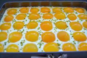 Schmandkuchen - Spiegeleikuchen mit Aprikosen