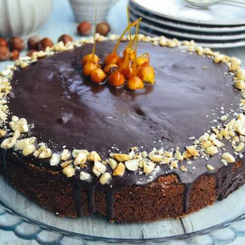 Saftiger Haselnusskuchen Nusskuchen mit Schoko Glasur