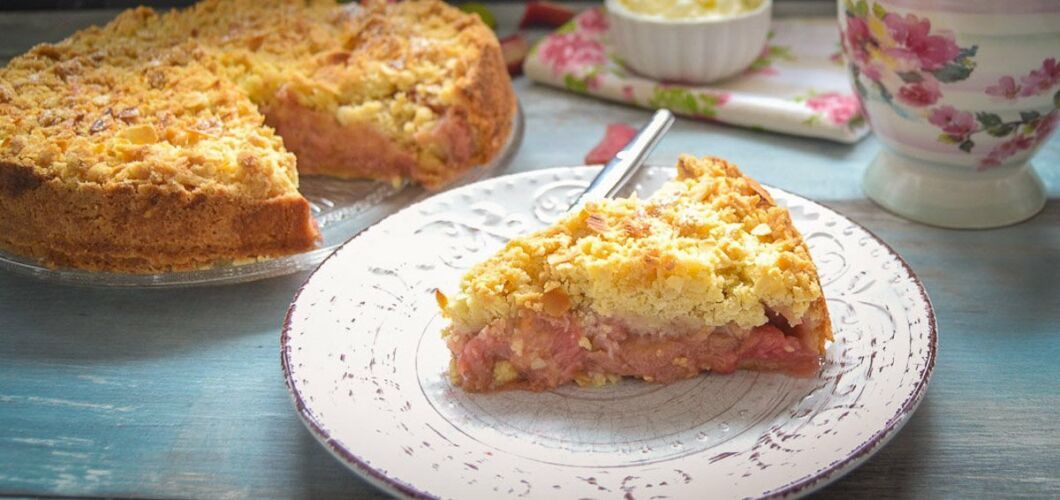 Rhabarberkuchen mit Schmand und Streusel - Kochen aus Liebe