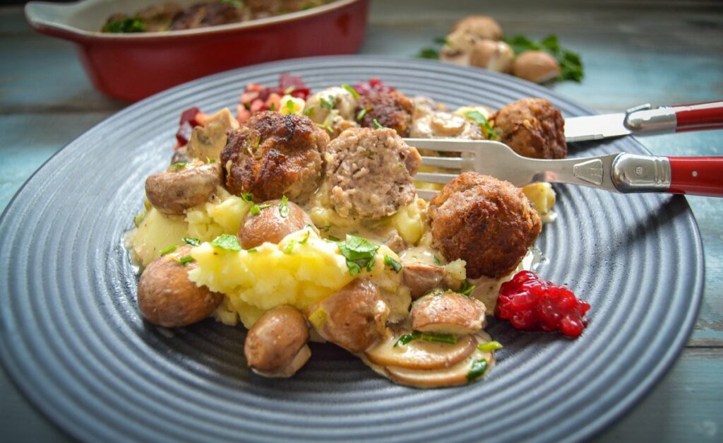 Hackfleischbällchen Rezept in Champignon-Rahm-Sauce - Kochen aus Liebe