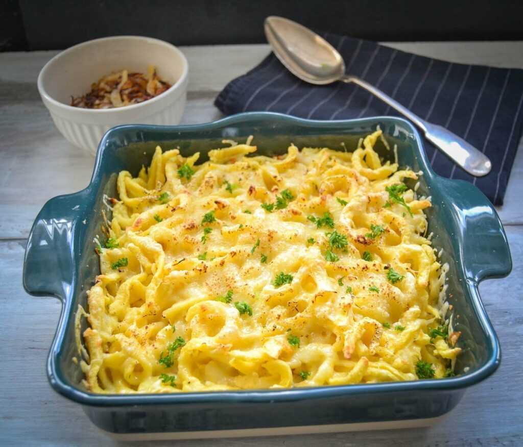 Allgäuer Käsespätzle Rezept mit Röstzwiebeln - Kochen aus Liebe