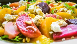 Bunter Roter Bete Salat mit Orange und Feta