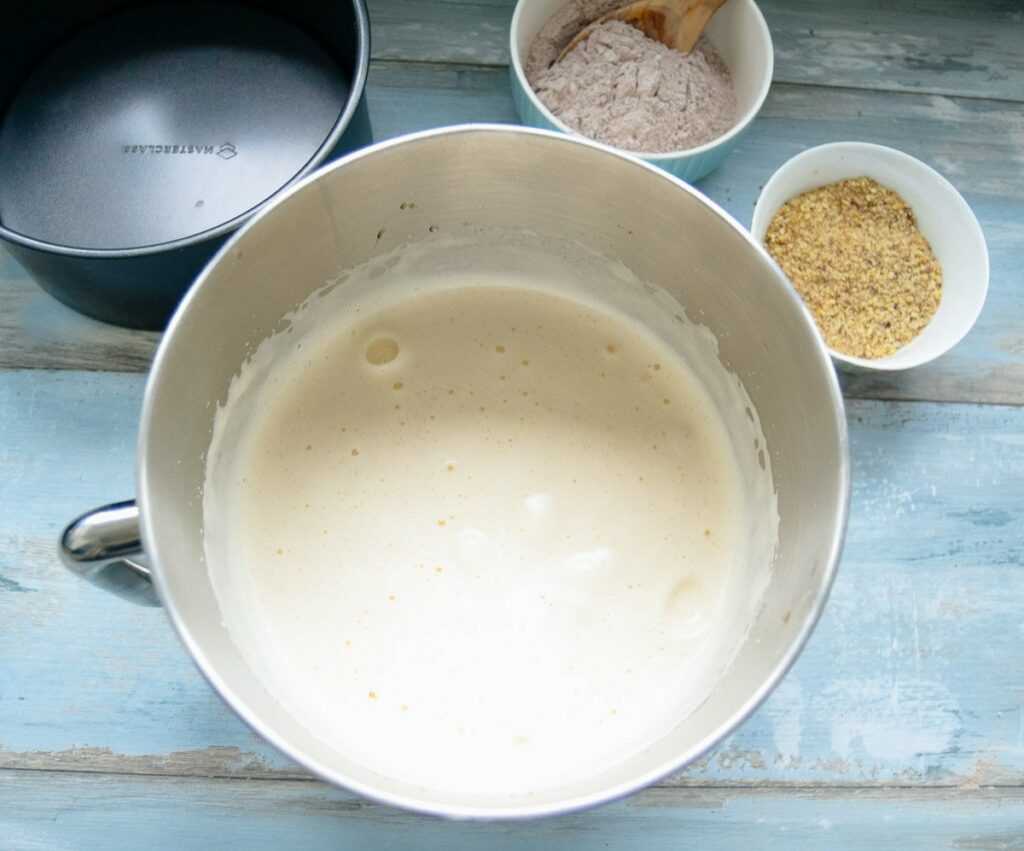 Einfaches Nussbiskuit Rezept für Tortenboden - Kochen aus Liebe Einfaches Nussbiskuit Rezept für Tortenboden - Kochen aus Liebe