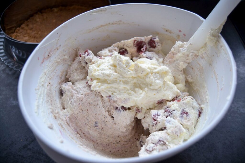 Frischkäse Torte mit Kirschen und Zimt - Kochen aus Liebe