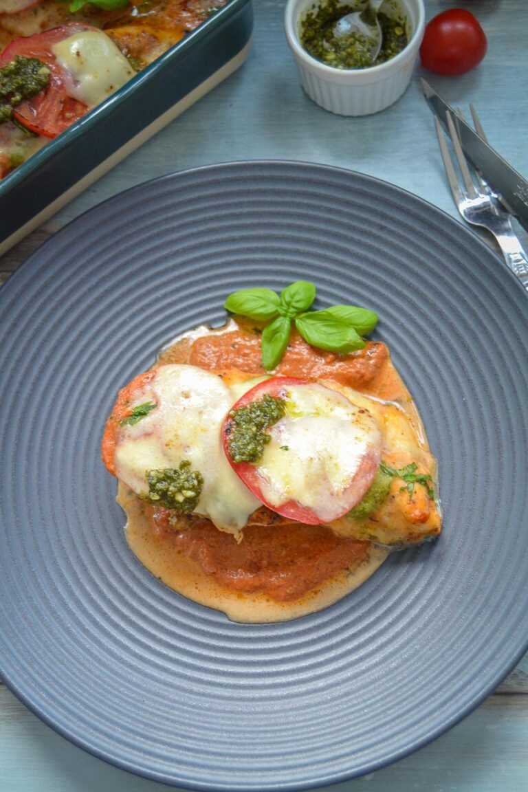 saftige-h-hnchenbrust-im-ofen-mit-tomate-mozzarella-berbacken