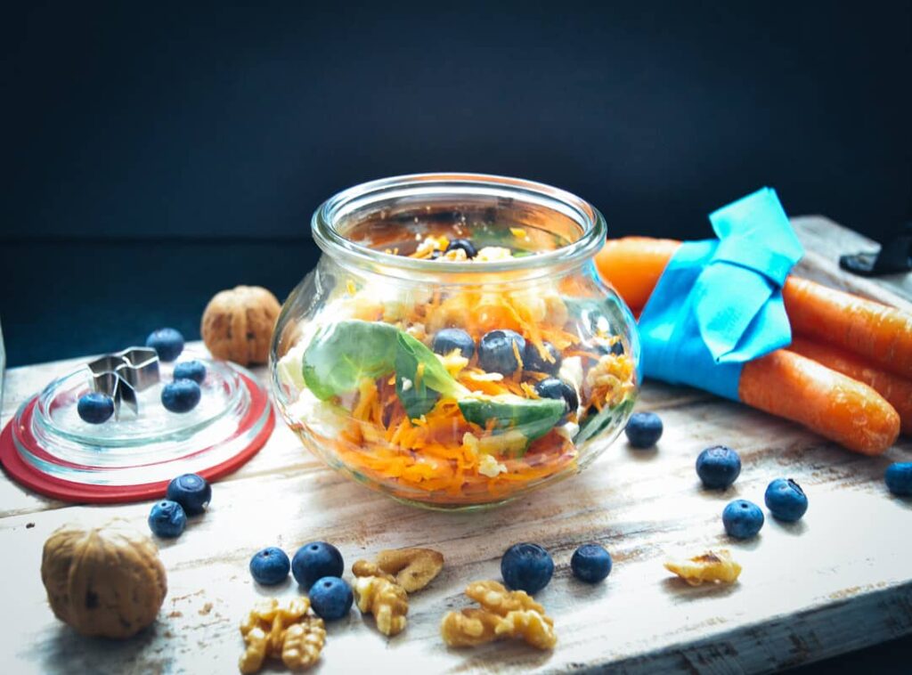 Möhrensalat mit Apfel und Walnüssen - Kochen aus Liebe