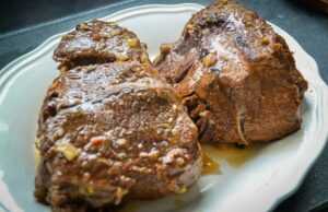 eingelegter Sauerbraten in Essig-Marinade