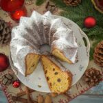 Omas Stollenkuchen Gugelhupf mit Puderzucker