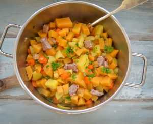 Omas westfälischer Steckrübeneintopf