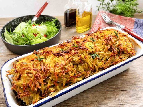 Omas saftiger Hackbraten aus dem Ofen mit Kartoffelkruste