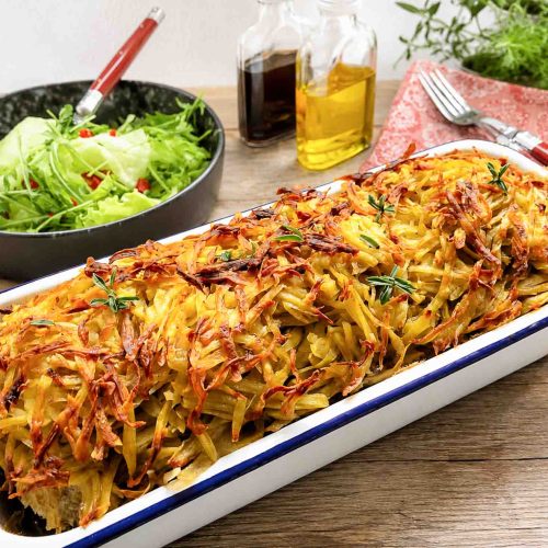 Omas saftiger Hackbraten aus dem Ofen mit Kartoffelkruste
