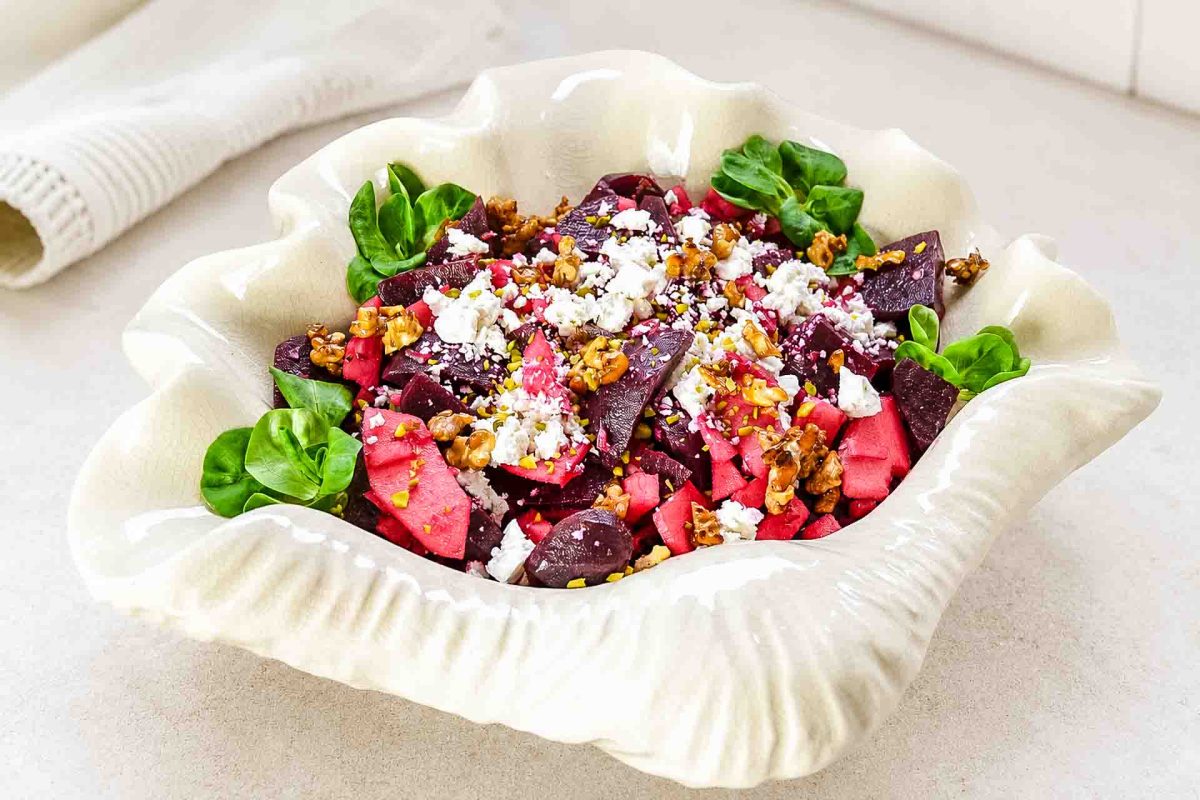 Rote Bete Apfel Salat mit Feta und Walnüssen nach Jamie Oliver