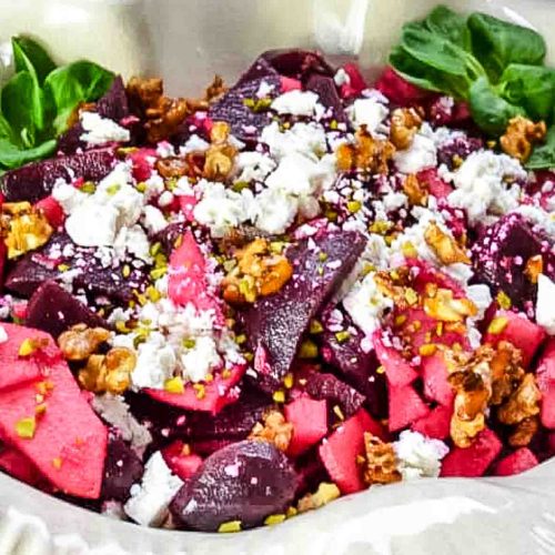 Rote Bete Apfel Salat mit Feta, Walnüssen & Feldsalat