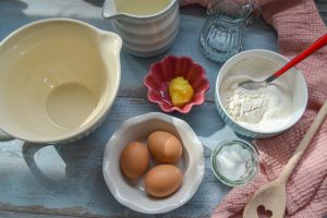Zutaten Pfannkuchen Grundrezept, Eier, Mehl, Milch, Sprudel, Salz Zucker