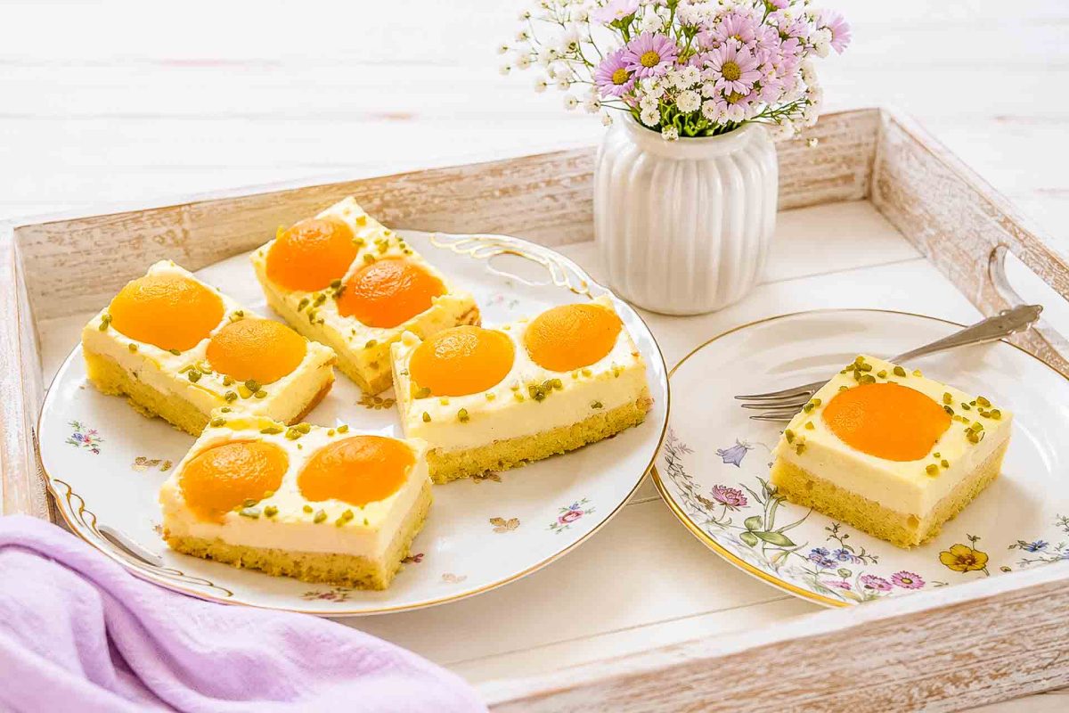 Schmandkuchen vom Blech, einfacher Spiegeleikuchen mit Aprikosen