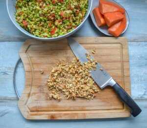 Walnüsse klein hacken