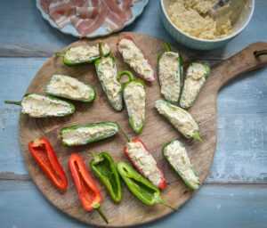 Gefüllte Jalapenos mit Frischkäse und Bacon