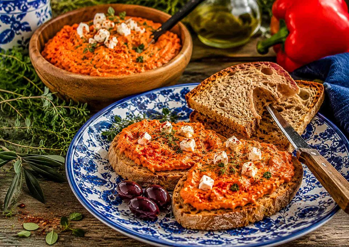 Feta Dip Rezept mit Paprika und Frischkäse 