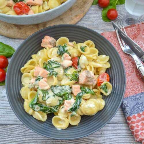 Pasta in Spinat Gorgonzola Sauce Rezept mit Lachs