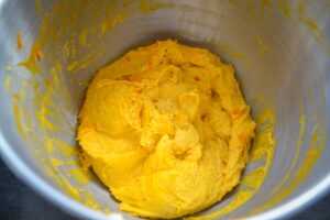 Gans gefüllt mit Apfel und Beifuß