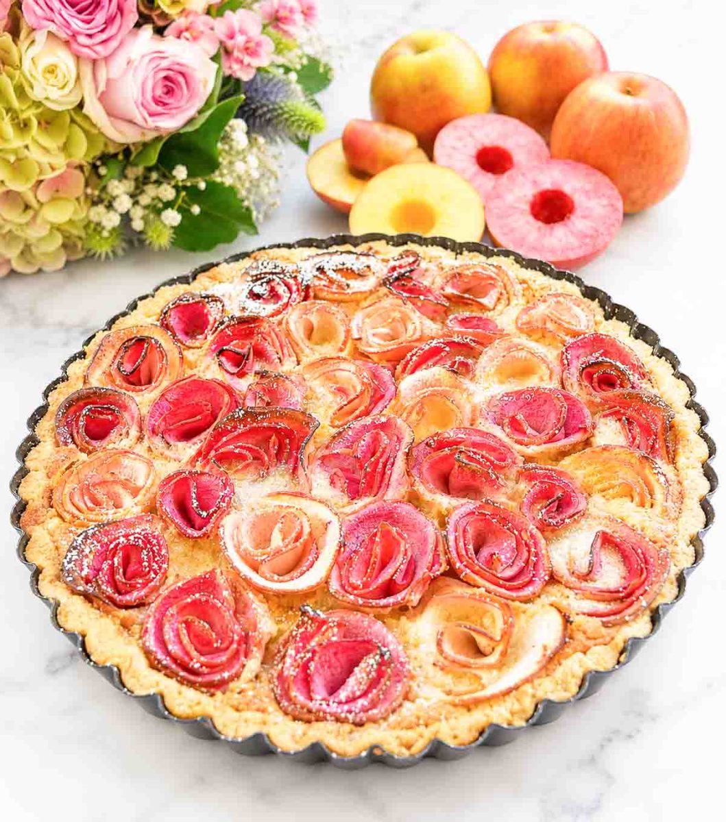Apfelkuchen mit Apfelrosen und Mandelcreme 