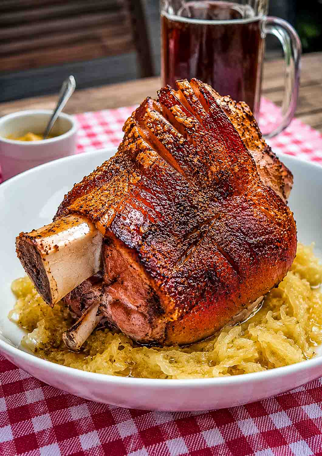 knusprige Schweinshaxe Rezept mit Sauerkraut