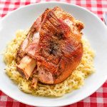 knusprige Schweinshaxe Rezept mit Sauerkraut