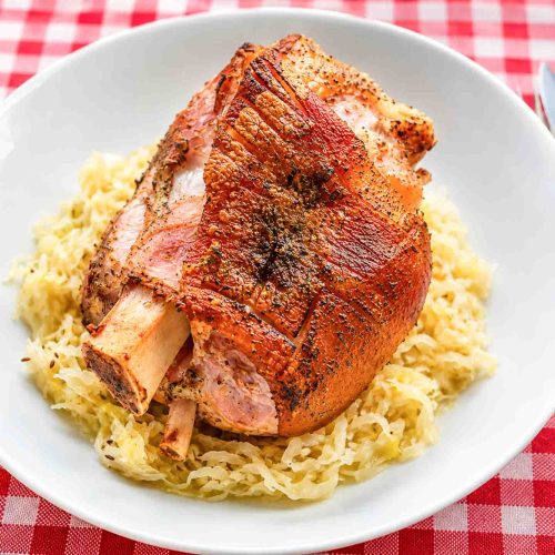 knusprige Schweinshaxe Rezept mit Sauerkraut