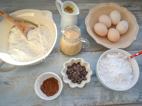 Zutaten, Mehl, Eier, Zucker, Stärke, Kakao, für Rührkuchen mit Baileys