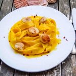 Jakobsmuscheln in Safransauce