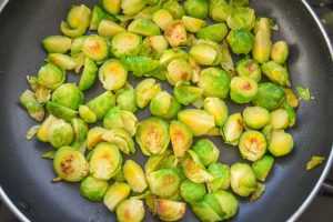 Rosenkohl anbraten in der Pfanne