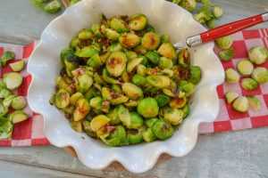 Rosenkohl in der Pfanne anbraten mit Speck